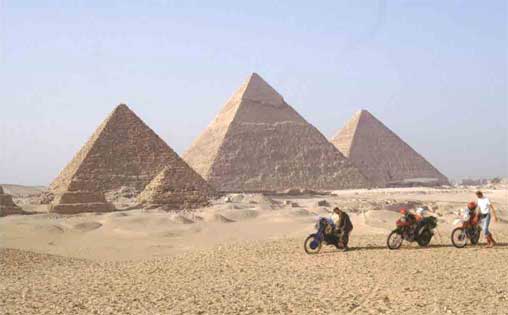 /dateien/gg3195,1105013944,aegypten pyramiden mopeds
